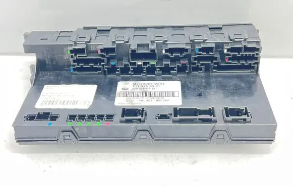 Mercedes-Benz E W211 Fuse module 2115459301 5DK00804729