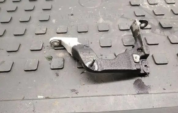 Mercedes-Benz Citan W415 A/C compressor mount bracket 144855409r