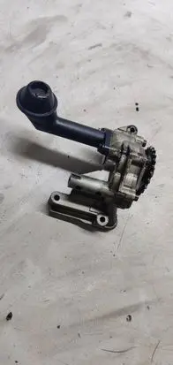 Volkswagen PASSAT B6 Oil pump 038115105c