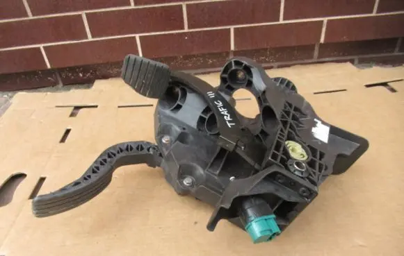 Renault Trafic III (X82) Pedal assembly 