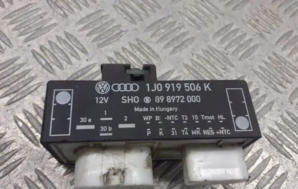 Skoda Octavia Mk1 (1U) Coolant fan relay 1J0919506K