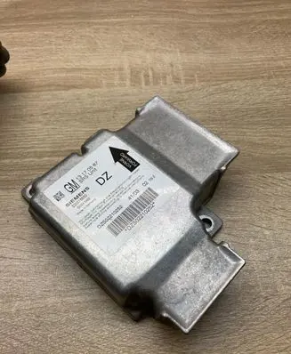 Opel Vectra C Airbag control unit/module 13170587
