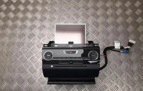 Maserati Ghibli Radio/CD/DVD/GPS head unit 06700310580
