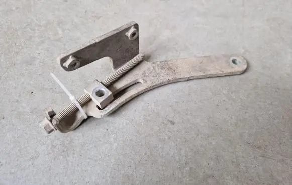 Isuzu D-Max Alternator belt tensioner 
