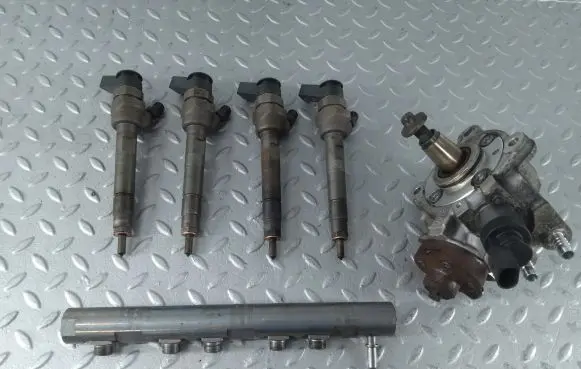 BMW 1 E81 E87 Fuel injection system set 7797874 7798446 7104250