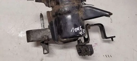 Toyota Avensis T270 Engine mount bracket