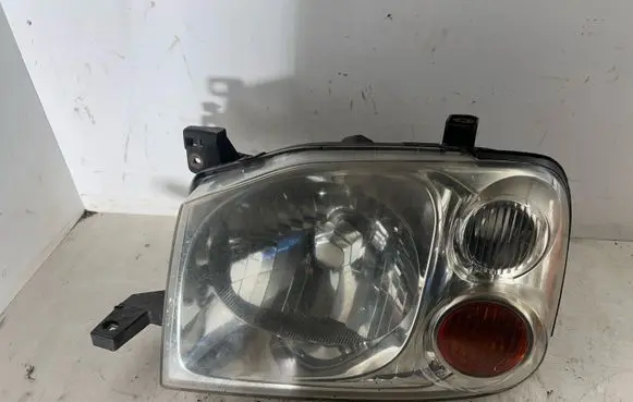 Nissan Navara D22 Headlight/headlamp