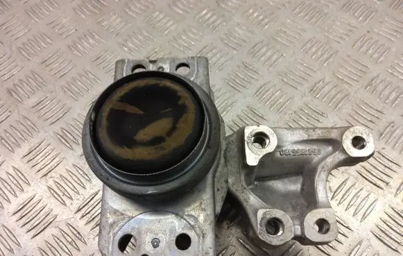 Peugeot RCZ Engine mount bracket 9681855180