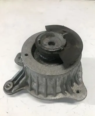 Mercedes-Benz C W205 Engine mount bracket A2052407600