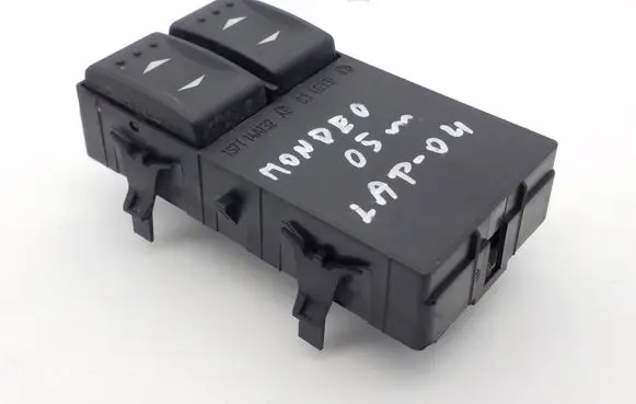 Ford Mondeo Mk III Electric window control switch 1S7T14A132AE 031633