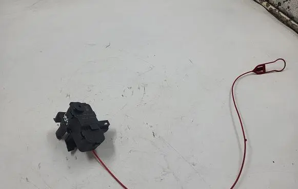 Audi A4 S4 B8 8K Fuel tank cap lock motor 8K0862153B 015254