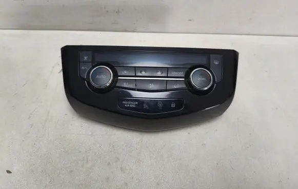 Nissan Qashqai Climate control unit 275004EA0A