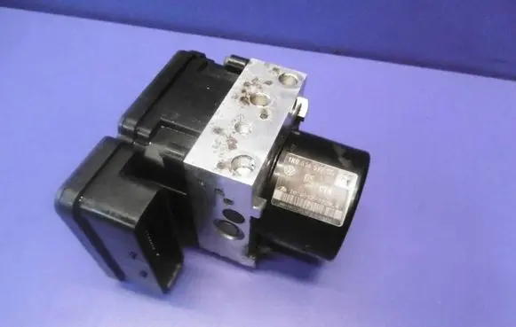 Volkswagen Golf V ABS Pump 1K0614517BD 1K0907379AD