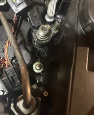 BMW X3 E83 Fuel injector 7797877
