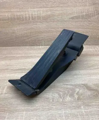 BMW 7 E65 E66 Accelerator throttle pedal 6766930 25916010