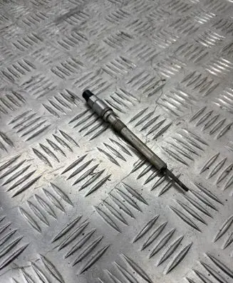 Volkswagen Touran III Glow plug 03L905061G 0103110102