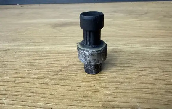 Opel Vivaro Air conditioning (A/C) pressure sensor