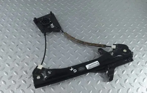 Rear window lifting mechanism without motor