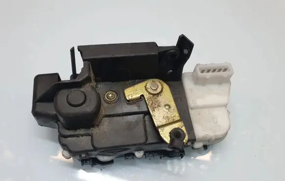 Peugeot 607 Rear door lock