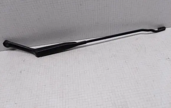 Opel Vectra B Front wiper blade arm 90504175RH