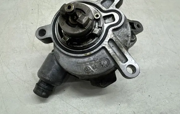 Volvo XC70 Vacuum pump 30731825