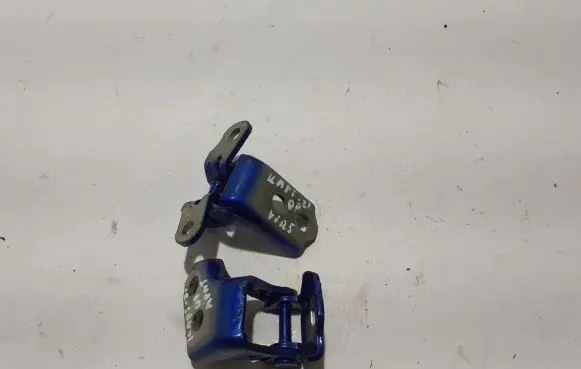 Renault Captur II Front door upper hinge 804004057R
