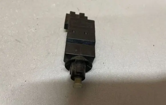 Mercedes-Benz E W211 Brake pedal sensor switch 0015454009