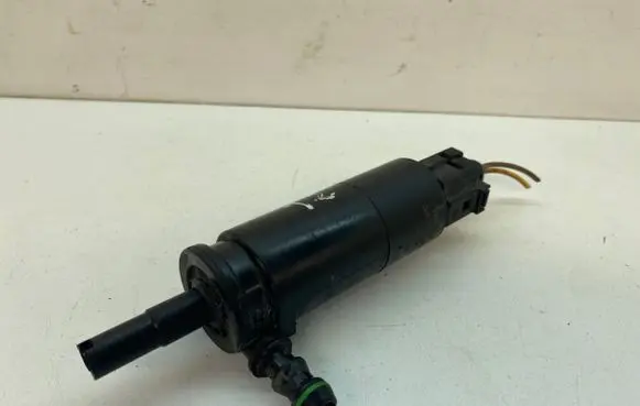 Volkswagen Touran I Headlight washer pump 3B7955681
