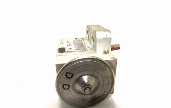 Volkswagen Golf V Air conditioning (A/C) expansion valve 1K0820679