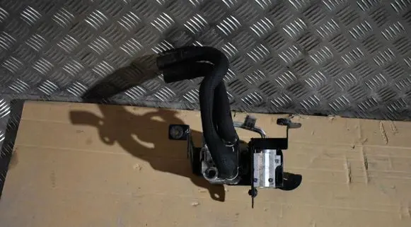 Porsche Taycan 9J1 Engine coolant pipe/hose