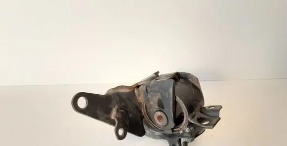 Toyota Avensis T250 Engine mount bracket