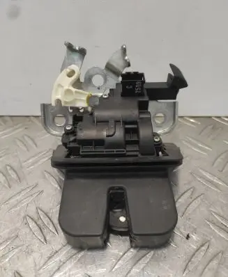 Loading door lock