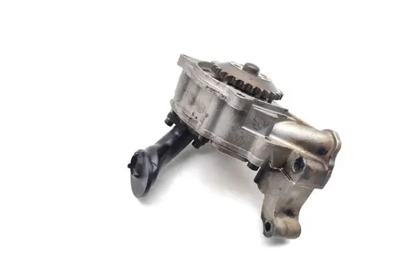 Volkswagen Golf VI Oil pump 03C105Q