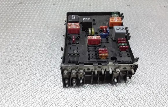 Volkswagen Touran I Fuse module 1K0937804B