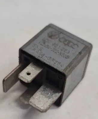 Audi A4 S4 B5 8D Other relay 8D0951253 PA66GF25 V23134J52X300