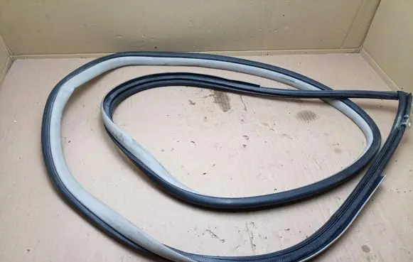 Toyota Prius+ (ZVW40) Rear door rubber seal (on body) 1503TGU-25091426