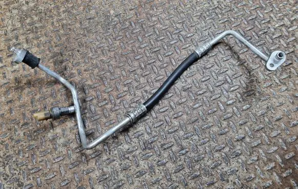 Opel Grandland X Air conditioning (A/C) pipe/hose 9673006380