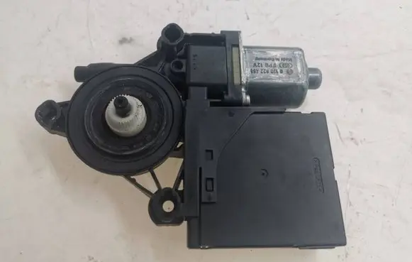 Volkswagen PASSAT B7 Front door window regulator motor 3C0959793B 3AA959701