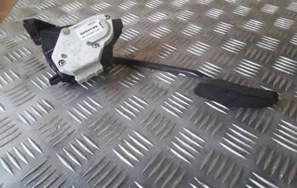 Volvo XC90 Accelerator throttle pedal 6PV00853706 8634699