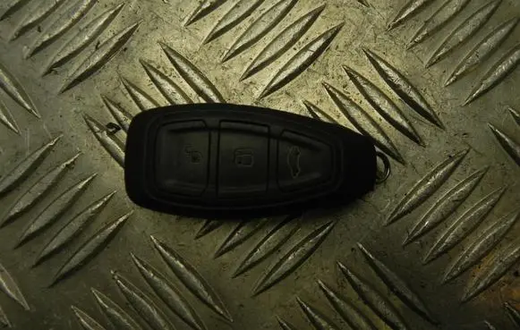 Ford Kuga I Ignition key/card 7S7T15K601EC T6730