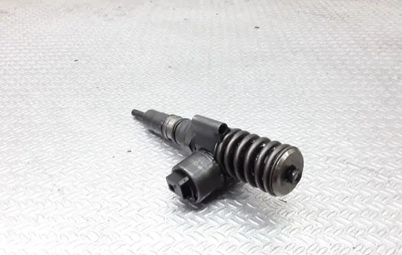 Volkswagen Golf V Fuel injector 03G130073G