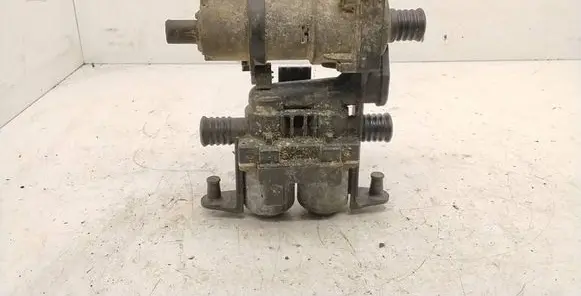 BMW 5 E39 Coolant heater control valve 8374994 1147412135