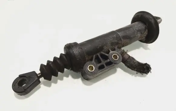 Clutch slave cylinder