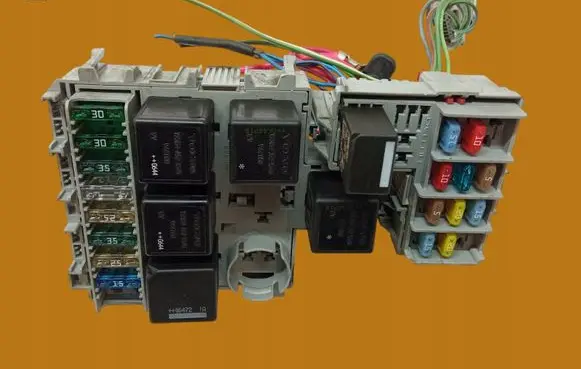Volvo S60 Fuse box set 8690698