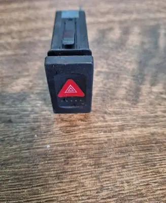 Volkswagen PASSAT B5 Hazard light switch 3B0953235D