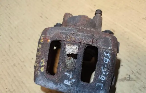Front brake caliper