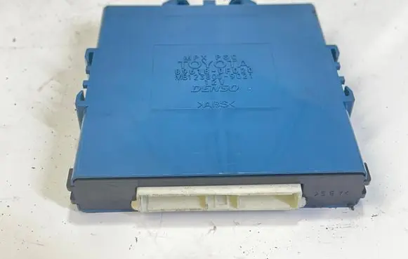 Toyota Corolla Verso AR10 Engine control unit/module 896180F020 MB1238009021