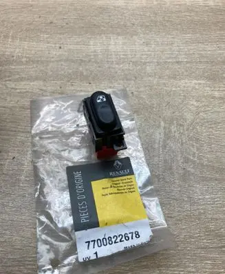 Renault Laguna I Electric window control switch 7700822678