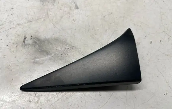 Mazda 2 Tailgate trim 