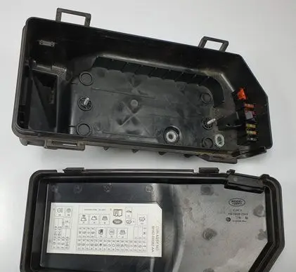 Land Rover Range Rover L322 Fuse box cover AH42-00082-BA